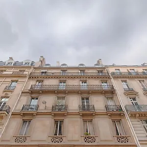 https://charming-apartment-heart-of-the-8th.fr-paris.fr